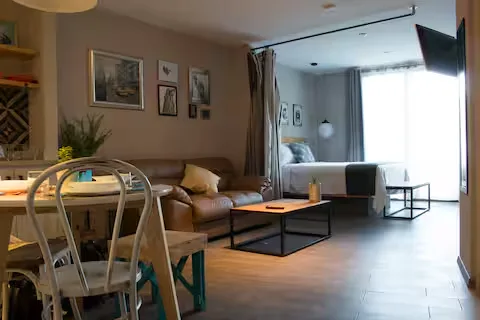 Suite Ejecutiva Suites 509 en Pachuca: estudio equipado con diseño moderno para estancias de trabajo
