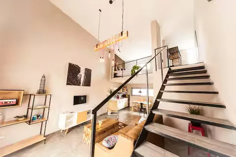 Loft de diseño Suites 509 en Pachuca: hospedaje boutique con mezzanine y decoración urbana